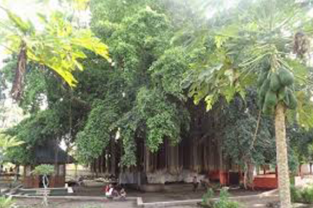 Makam Loang Baloq